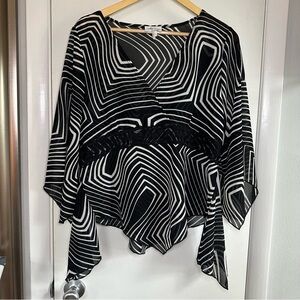 Caren Sport Y2K V-Neck Blouse. Black and White Geometric. Size: 1X.